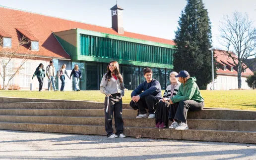 Students on the Constructor University Campus