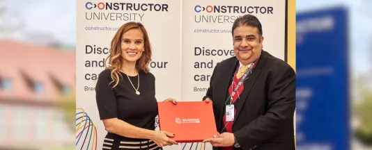 Oznur Bell an Kaleem Rajput