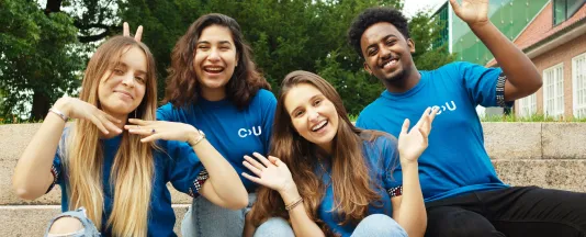 Students in front of the Constructor University