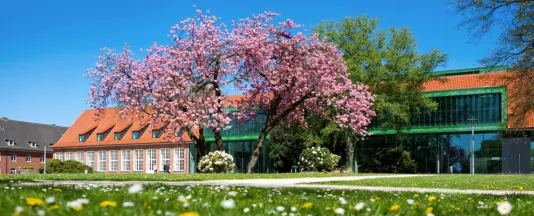 header_jacobs_university_campus_center_spring.jpg