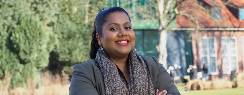 In her role as Resident Mentor at Constructor University, Dr. Adilah Ponnurangam is manager, educator, supporter, advisor and assertive authority figure all at the same time. (Source: Constructor University)