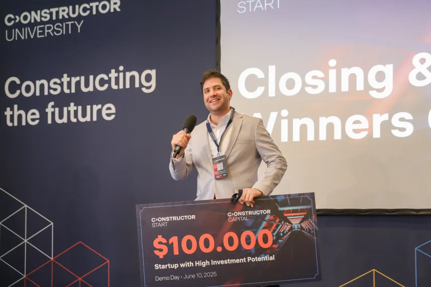 Der Gewinner des Demo Day 2025, Kudu Medical Technologies, erhielt einen Scheck über $100K.