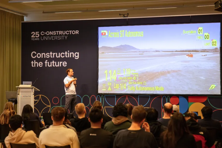 Constructor Autonomous Racing-Teamchef Ilya Shimchik präsentiert beim Bremen Autonomous Systems Meetup.