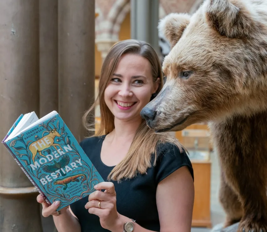 Alumna der Abschlussklasse 2006: Joanna Bagniewska ist erfolgreiche Wissenschaftskommunikatorin und Dozentin für Umweltwissenschaft an der Oxford University in England.