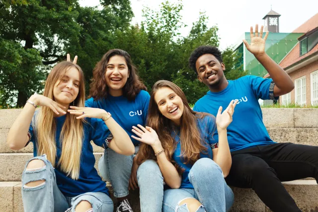 Students in front of the Constructor University