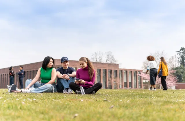 Students on Constructor University's campus