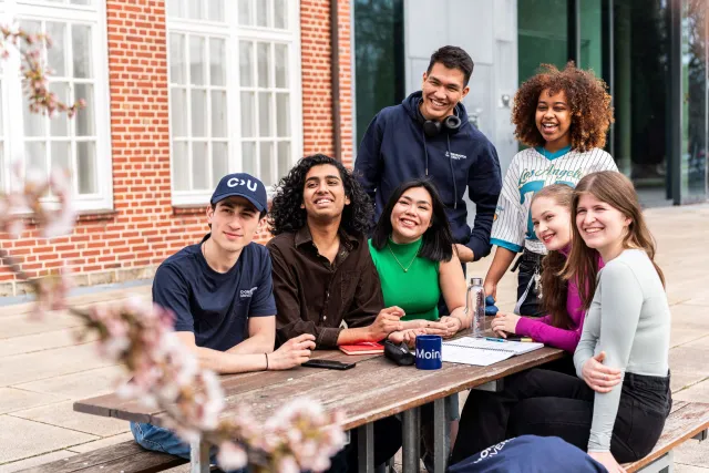 Group of students in front of the IRC at Constructor University